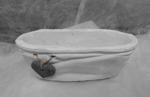 Schale aus Keramik, mit Herz am Juteband, oval 20cm lang, weiß 